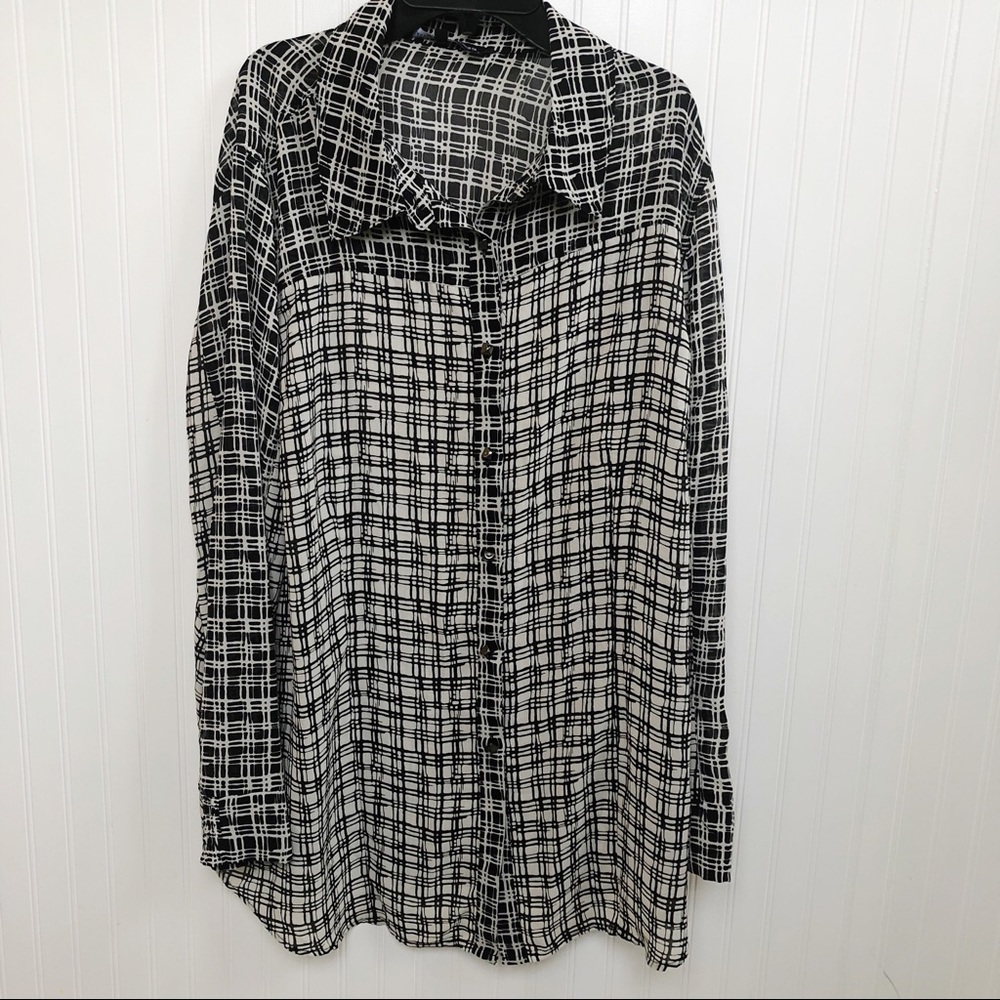 Full Figured Fashionista Black & Cream Button-Up